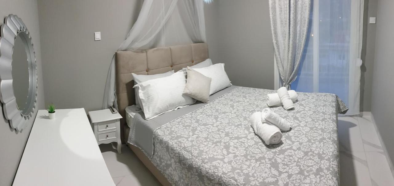 Diamond Lux Apartment PalaiónTsiflíkion Buitenkant foto